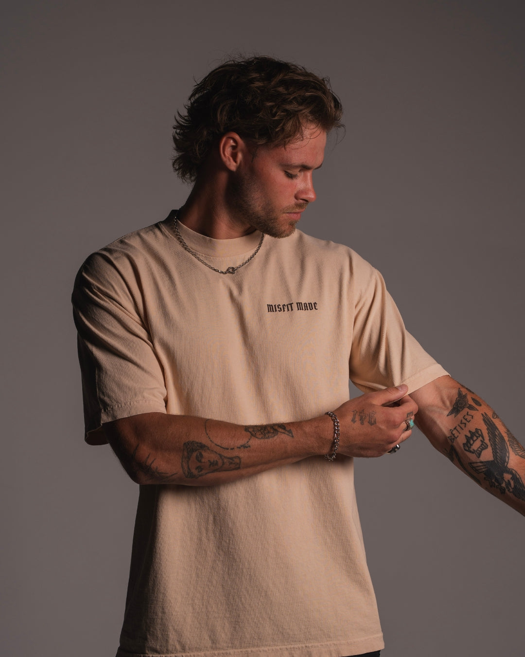 REBEL SKULL TEE - BEIGE